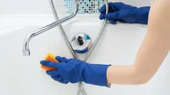 5 slimme trucs voor een stralende badkamer zonder agressieve schoonmaakmiddelen